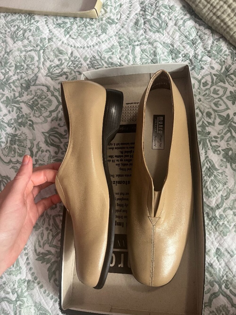Munro- Vintage Tan Loafers (8.5)